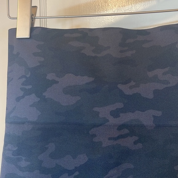 SPANX Camo High Rise Leggings | Size Large - Picture 10 of 13
